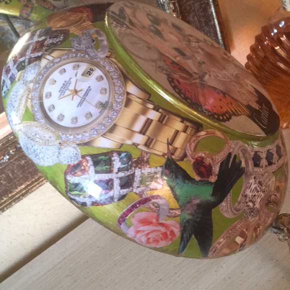 Beautiful accessories make life extraordinary! One of a kind, decoupaged bowl. - Picture 4 of 13